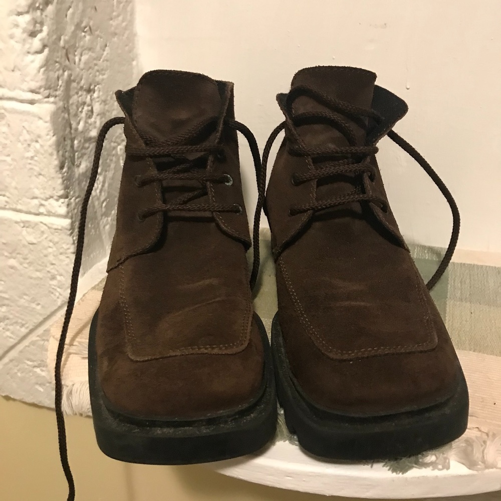 Brown suede ankle boots,  size 8.5. 39